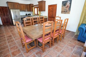 Dining - Charming La Paz 3-bedroom house with AC, Wi-Fi & Concierge Experiences (La Paz)