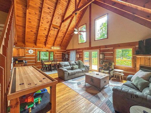 Sunny Side: A Modern Retreat for Families & Friends