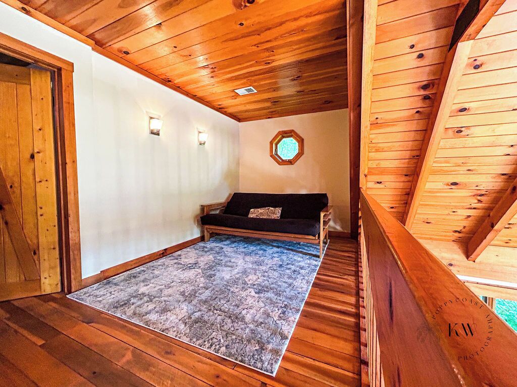 Sunny Side: A Modern Retreat For Families & Friends - Slade, KY
