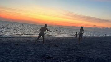 Am Strand, Liegestühle, Strandtücher