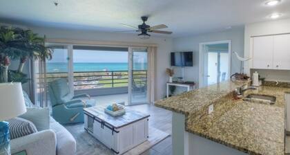 Beachfront Condo- Experience an unforgettable trip offering breathtaking views