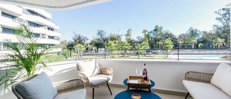 المنطقة المحيطة بالمنشأة