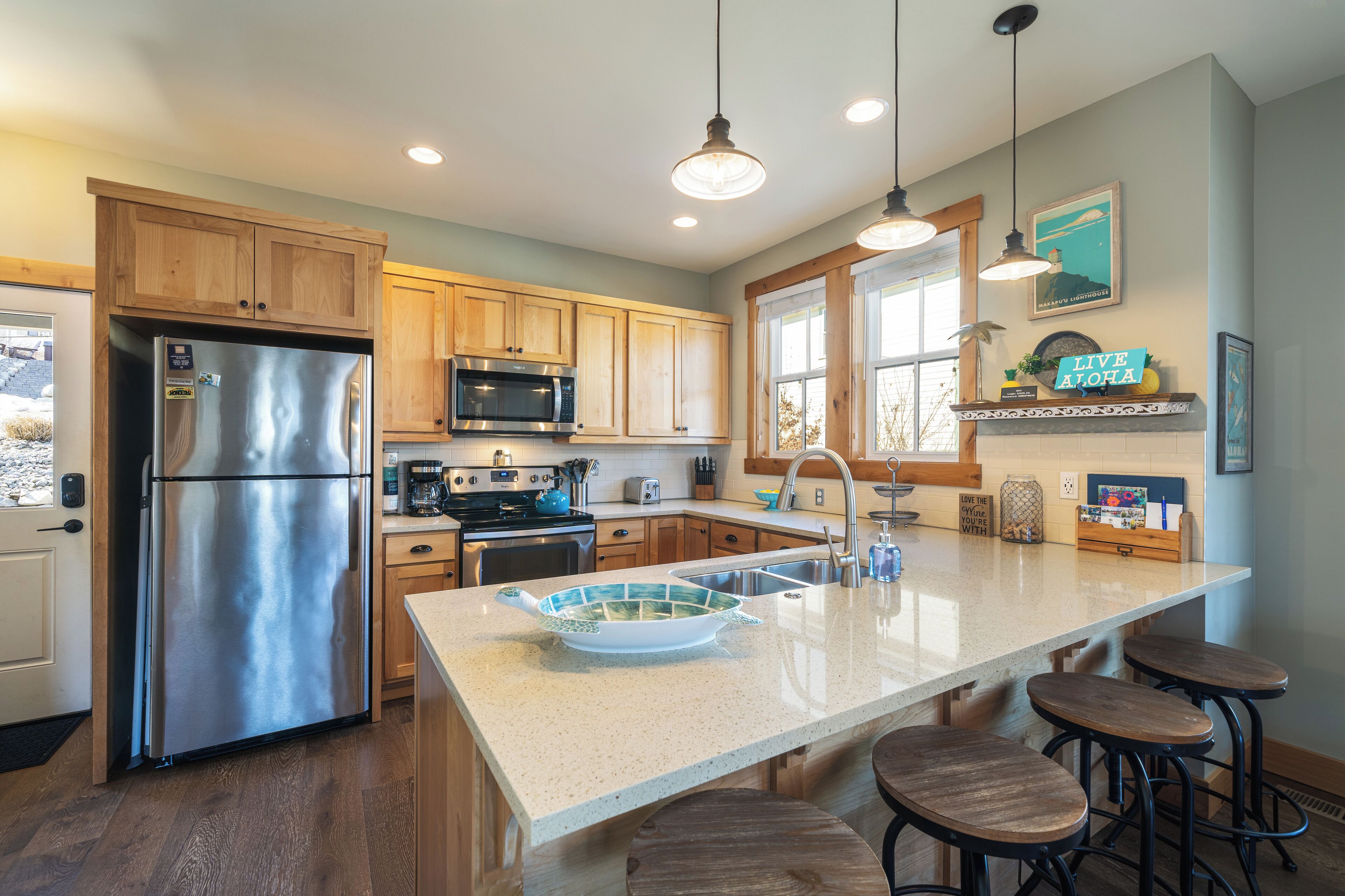 Kjøleskap, mikrobølgeovn, ovn og kokeplater