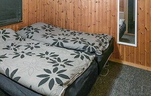 4 bedrooms, travel crib, free WiFi - Pet friendly home in Bjert with WiFi (Bjert)