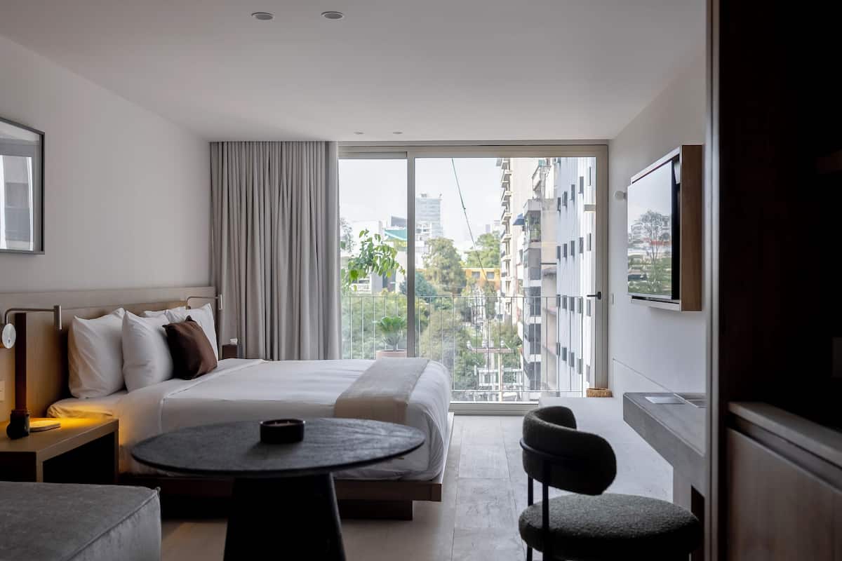 Suite estudio Deluxe | Caja fuerte, escritorio, espacio para trabajar con un portátil