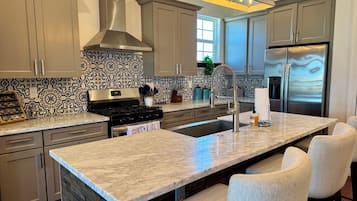 Mikroaaltouuni, uuni, liesi, astianpesukone