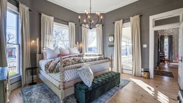 3 slaapkamers, een strijkplank/strijkijzer, gratis wifi, beddengoed