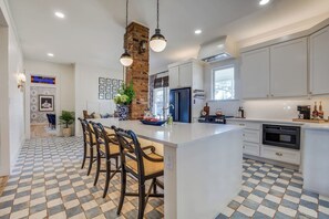 雪櫃、微波爐、焗爐、爐具