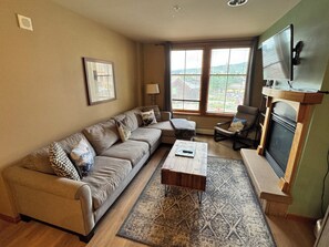 Smart TV, fireplace
