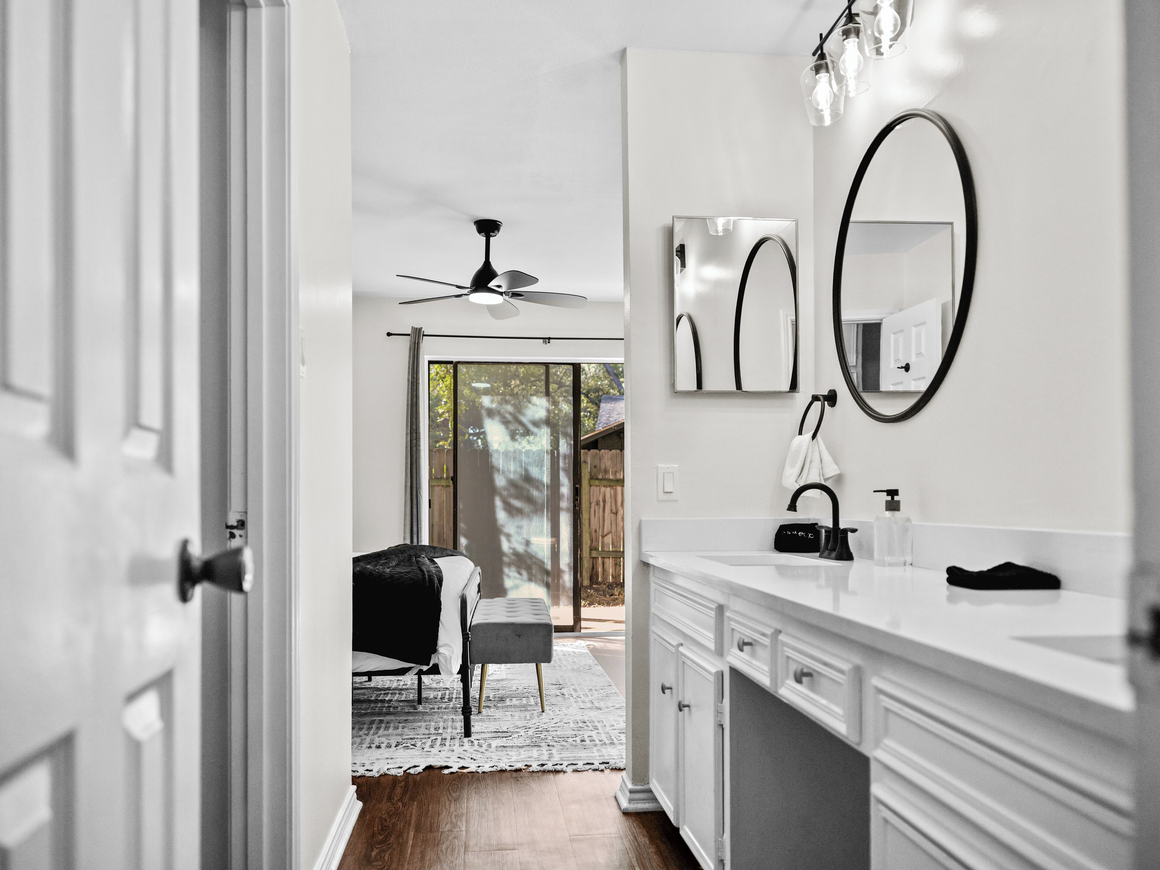 6 bedrooms, desk, iron/ironing board, free WiFi