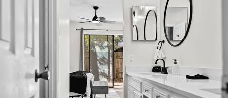 6 habitaciones, escritorio, tabla de planchar con plancha y wifi gratis