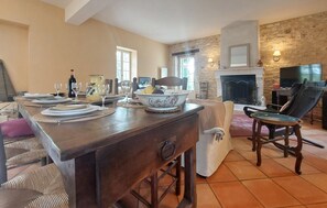 Dining - Lovely home in Saint-Aubin-de-Cadelec with WiFi (Saint-Aubin-de-Cadelec)