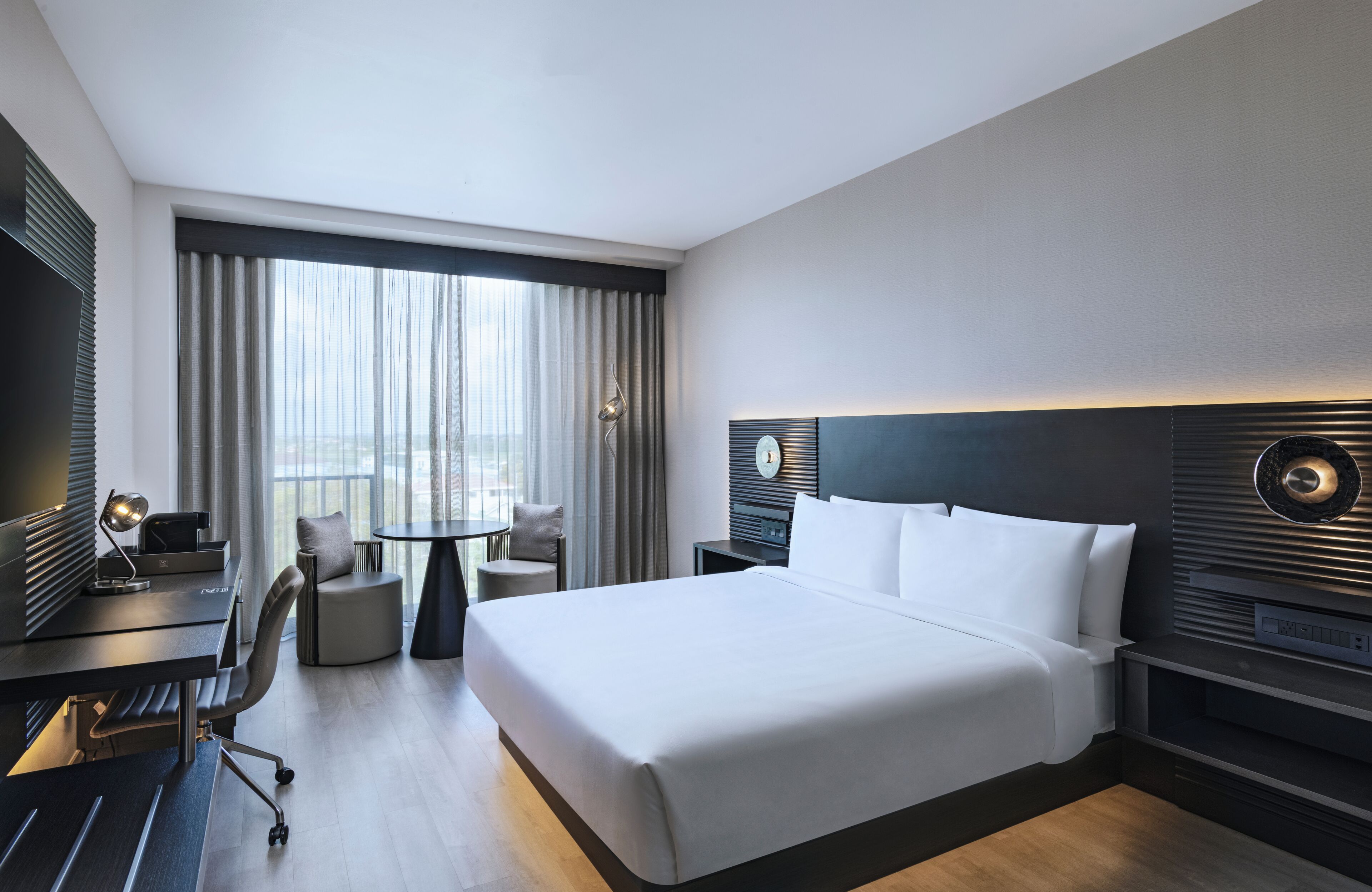 基本客房, 1 張特大雙人床 | 高級寢具、房內夾萬、書桌、遮光窗簾/窗簾