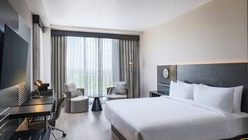 Premium bedding, in-room safe, desk, blackout drapes