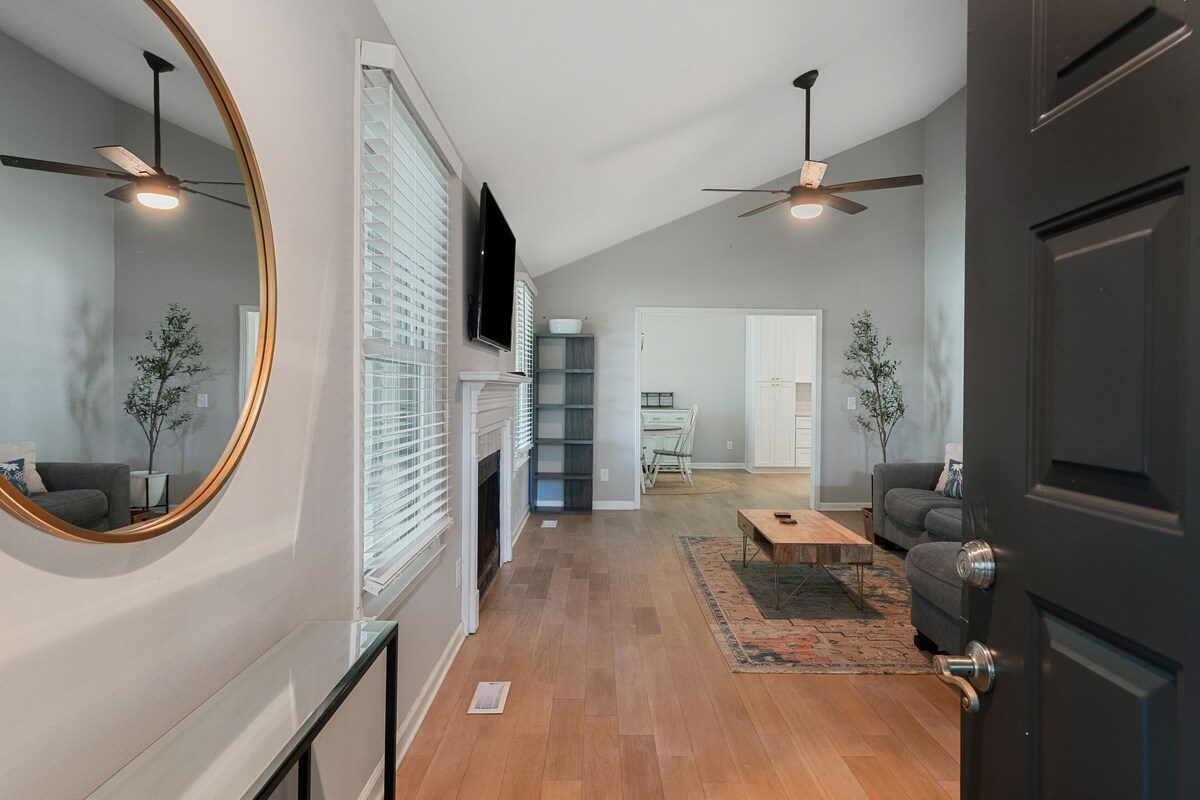 Peaceful Nashville Retreat w/ Office, Deck & Quick Downtown Access