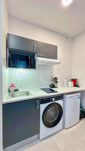 Private kitchen - Modern, fully-equipped apartment (Villepinte)