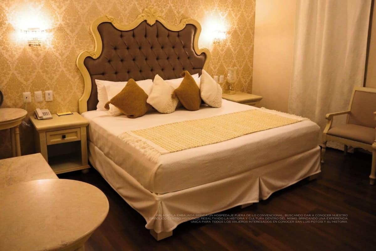 Chambre Double Deluxe, non-fumeurs, climatisation | Coffres-forts dans les chambres, bureau