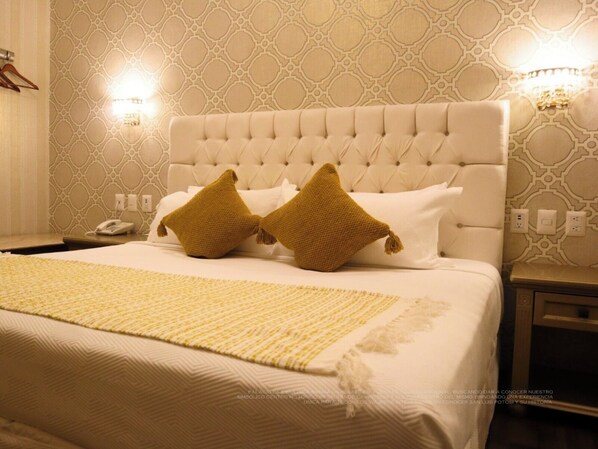 Camera Comfort con letto matrimoniale o 2 letti singoli, non fumatori, patio | Una cassaforte in camera, una scrivania, postazione laptop