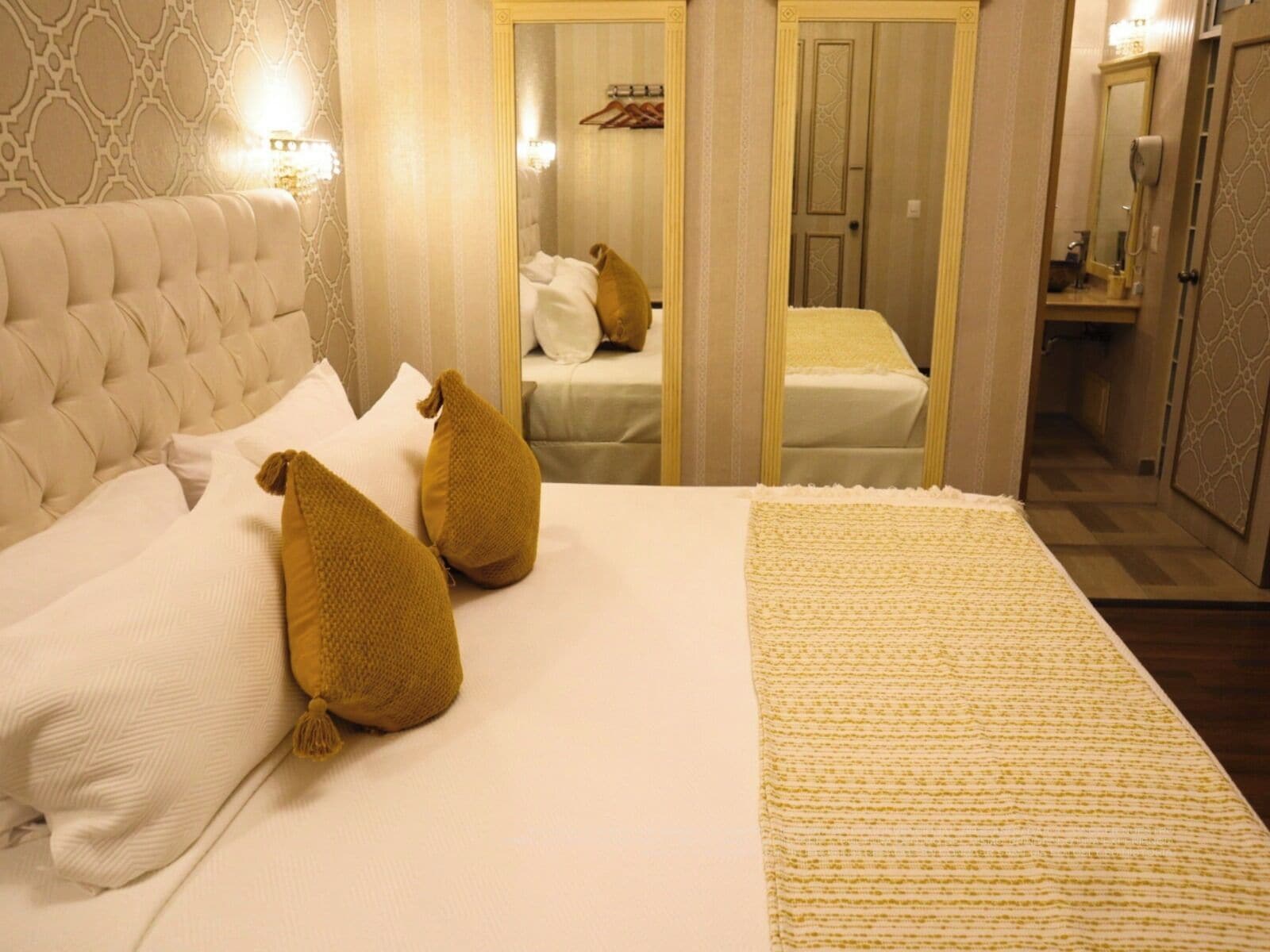 Comfort Double or Twin Room, Non Smoking, Patio | In-room safe, desk, laptop workspace, soundproofing