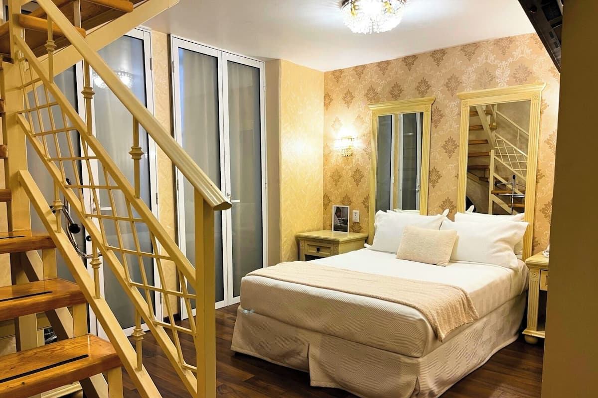 Chambre Double Familiale, non-fumeurs, climatisation | Coffres-forts dans les chambres, bureau