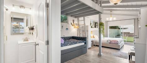 5 bedrooms, iron/ironing board, travel cot, WiFi