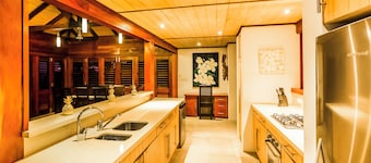 4-Bedroom Villa with Panoramic Sea Views and Pool – Malolo Lailai Island