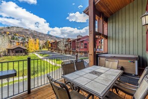 Outdoor dining - Cimarron #14 townhome walkable to Steamboat base (Steamboat Springs)