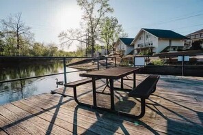 Outdoor dining - Tranquil Waters by Branson Landing-Waterfront (Branson)