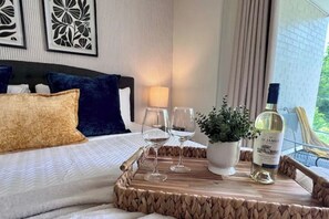 1 soverom, strykejern/-brett, reiseseng for barn og wi-fi