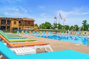 Indoor pool, outdoor pool