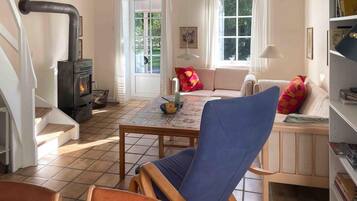 Télévision, cheminée