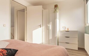 3 habitaciones, tabla de planchar con plancha y wifi gratis 
