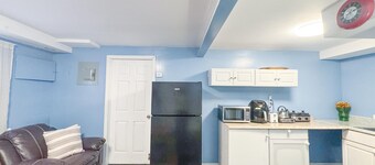 Cozy SUITE With Private Bathroom And Entrance Steps From Beach