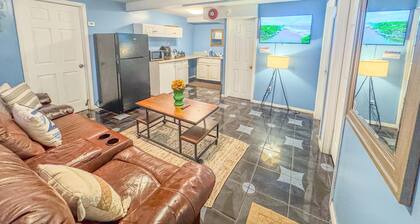 Cozy SUITE With Private Bathroom And Entrance Steps From Beach