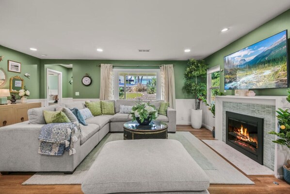 Televisión y chimenea 