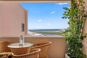 Outdoor dining - Jetty East | Sleeps 4 | Paradise Palms | Pool | Private Beach (Destin)