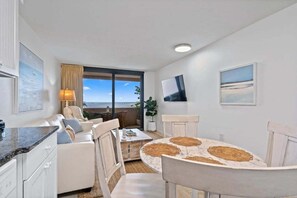 Dining - Jetty East | Sleeps 4 | Paradise Palms | Pool | Private Beach (Destin)