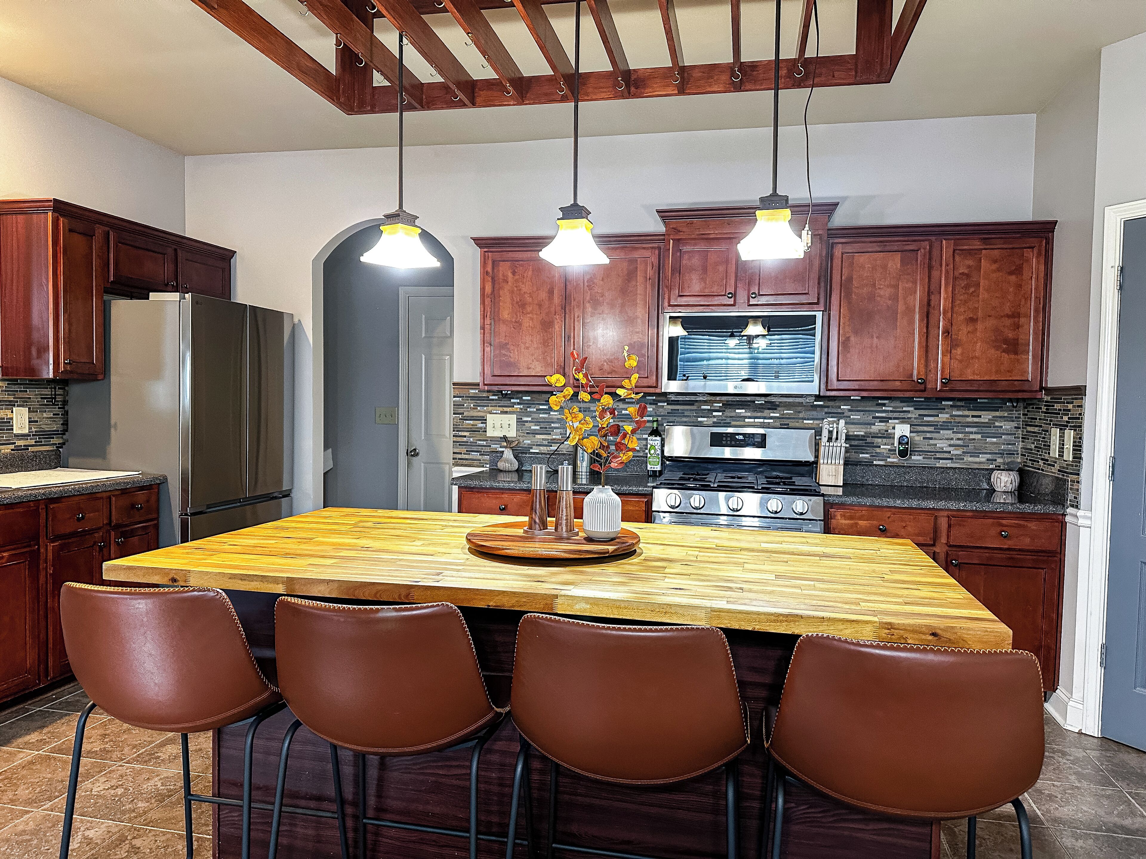 Refrigerador, microondas, horno y parrilla de estufa 