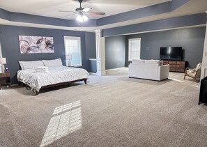 5 bedrooms, desk, free WiFi, bed sheets