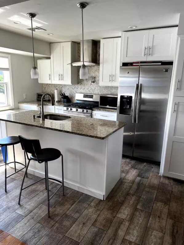 ميكروويف، فرن، موقد طهي مسطح، غسالة أطباق