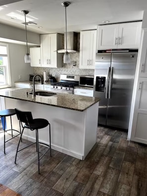 ميكروويف، فرن، موقد طهي مسطح، غسالة أطباق