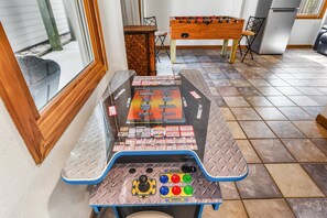 Games room - Beached & Lovin It: Pool, Games, Walk to Beach (Corolla)