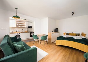 Iron/ironing board, WiFi, bed sheets