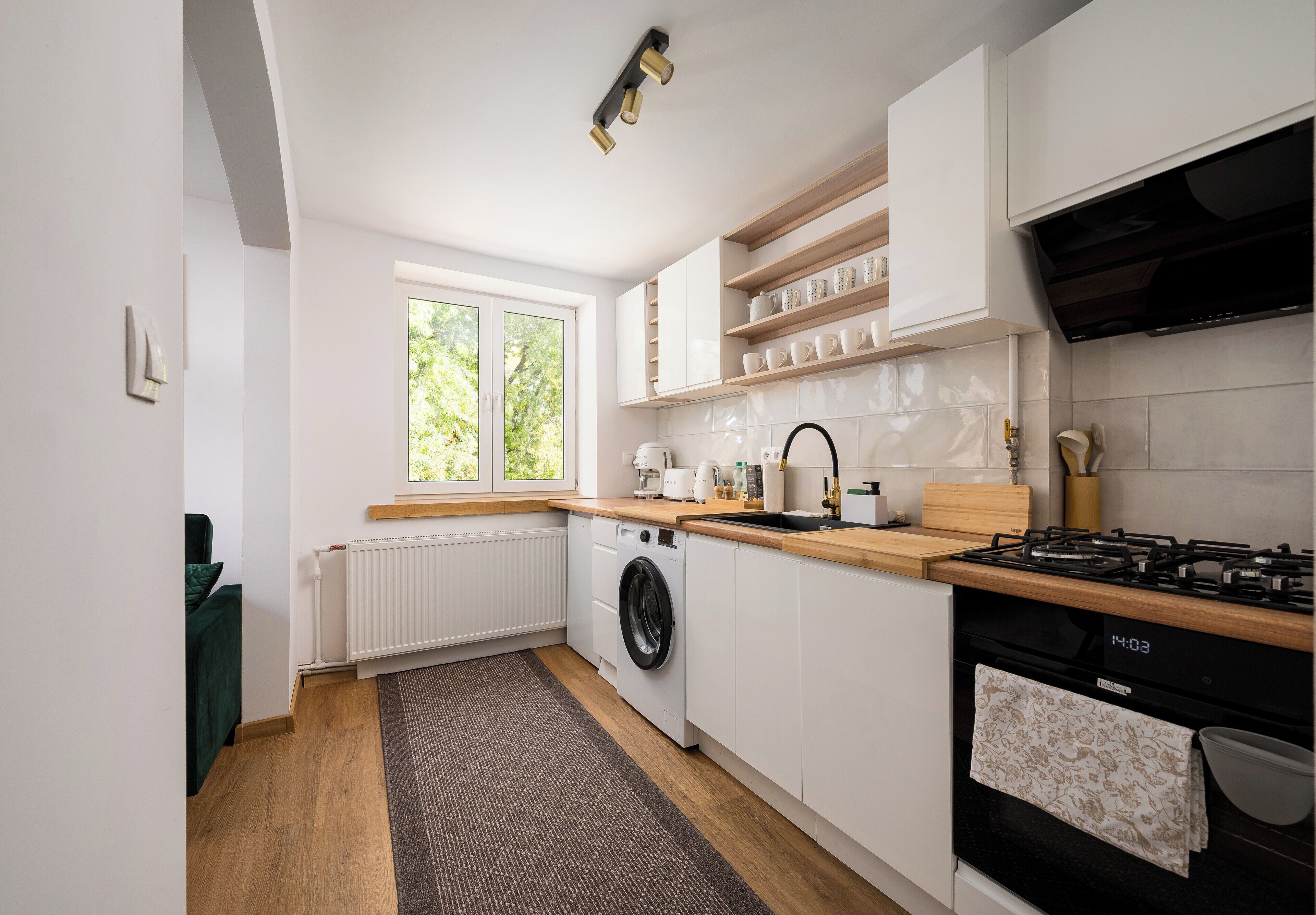 ثلاجة، فرن، موقد طهي مسطح، غسالة أطباق