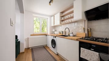 Fridge, oven, stovetop, dishwasher