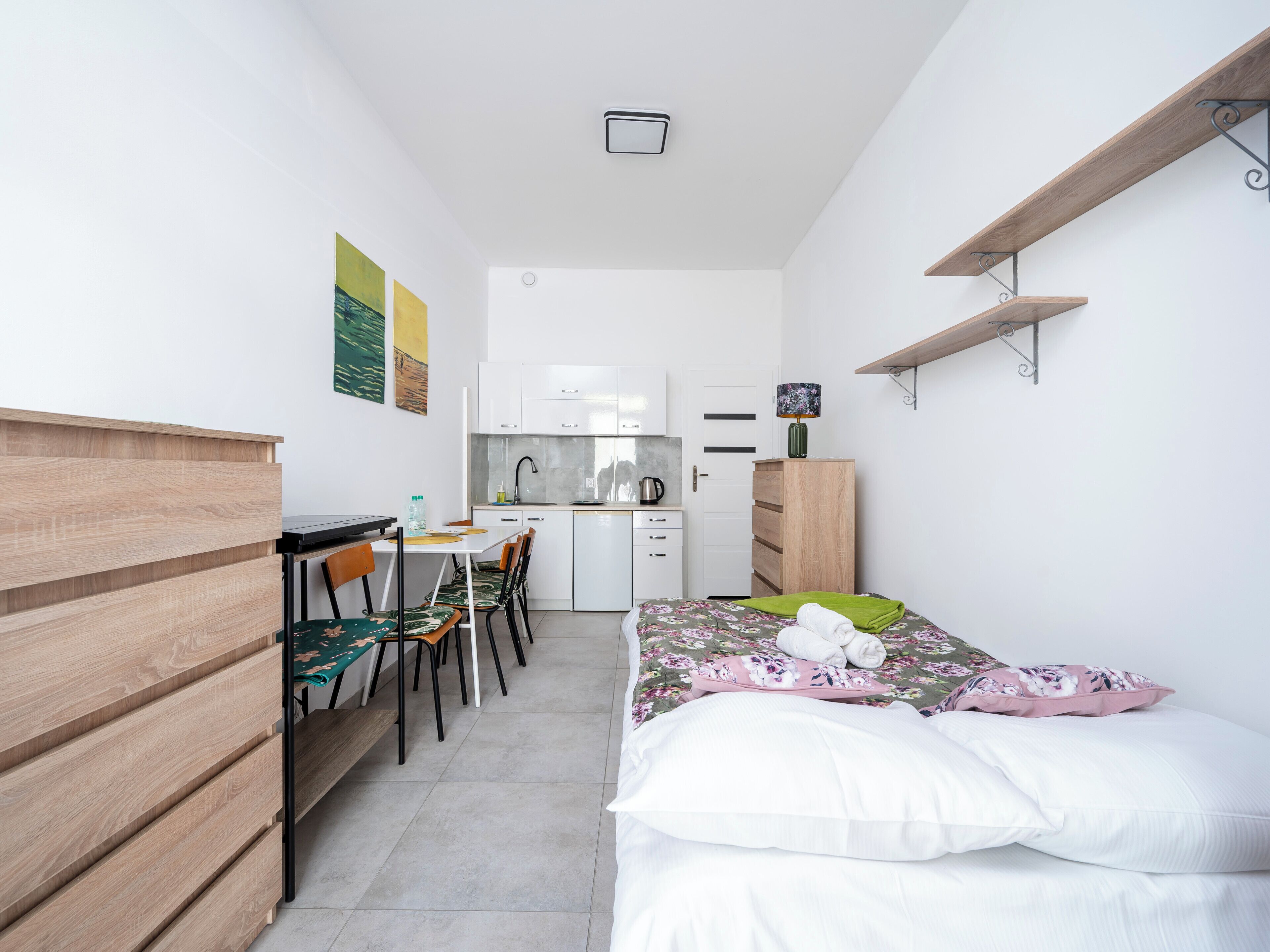 Ferros/tábuas de passar roupa, Wi-Fi, roupa de cama