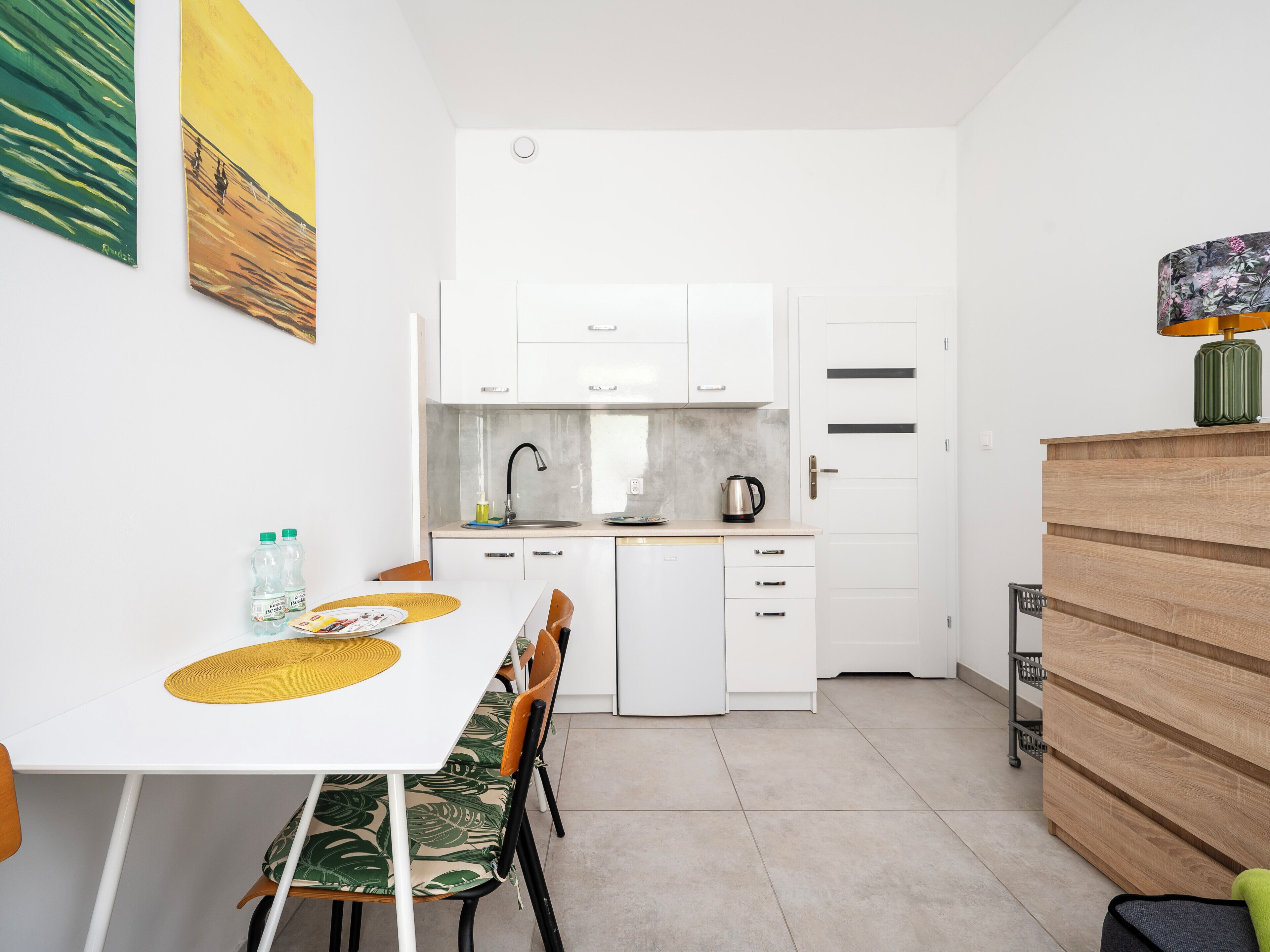 Geladeira, cooktop, torradeira