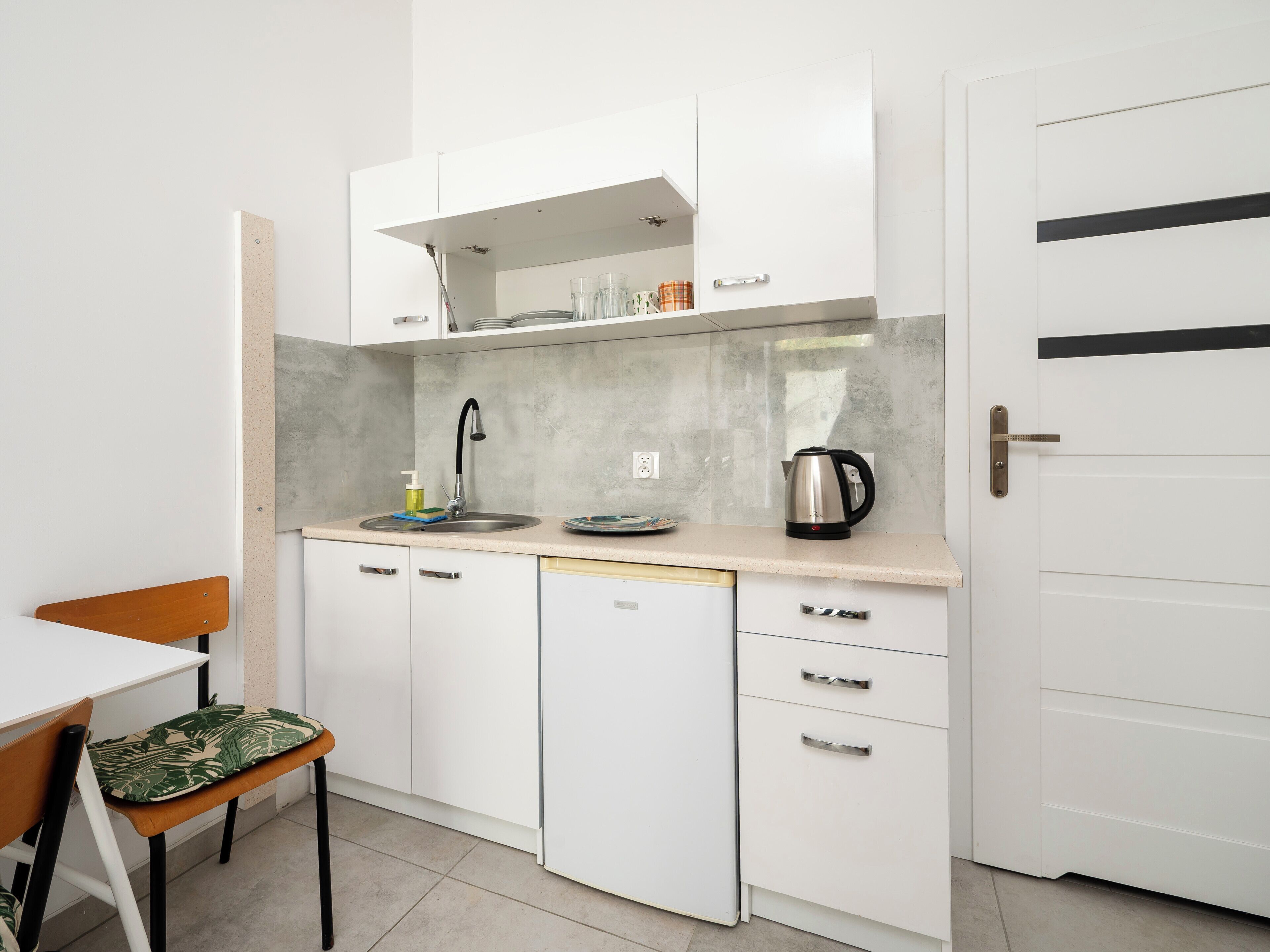 Geladeira, cooktop, torradeira