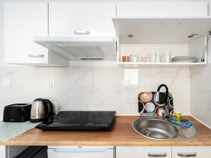 Fridge, stovetop, toaster