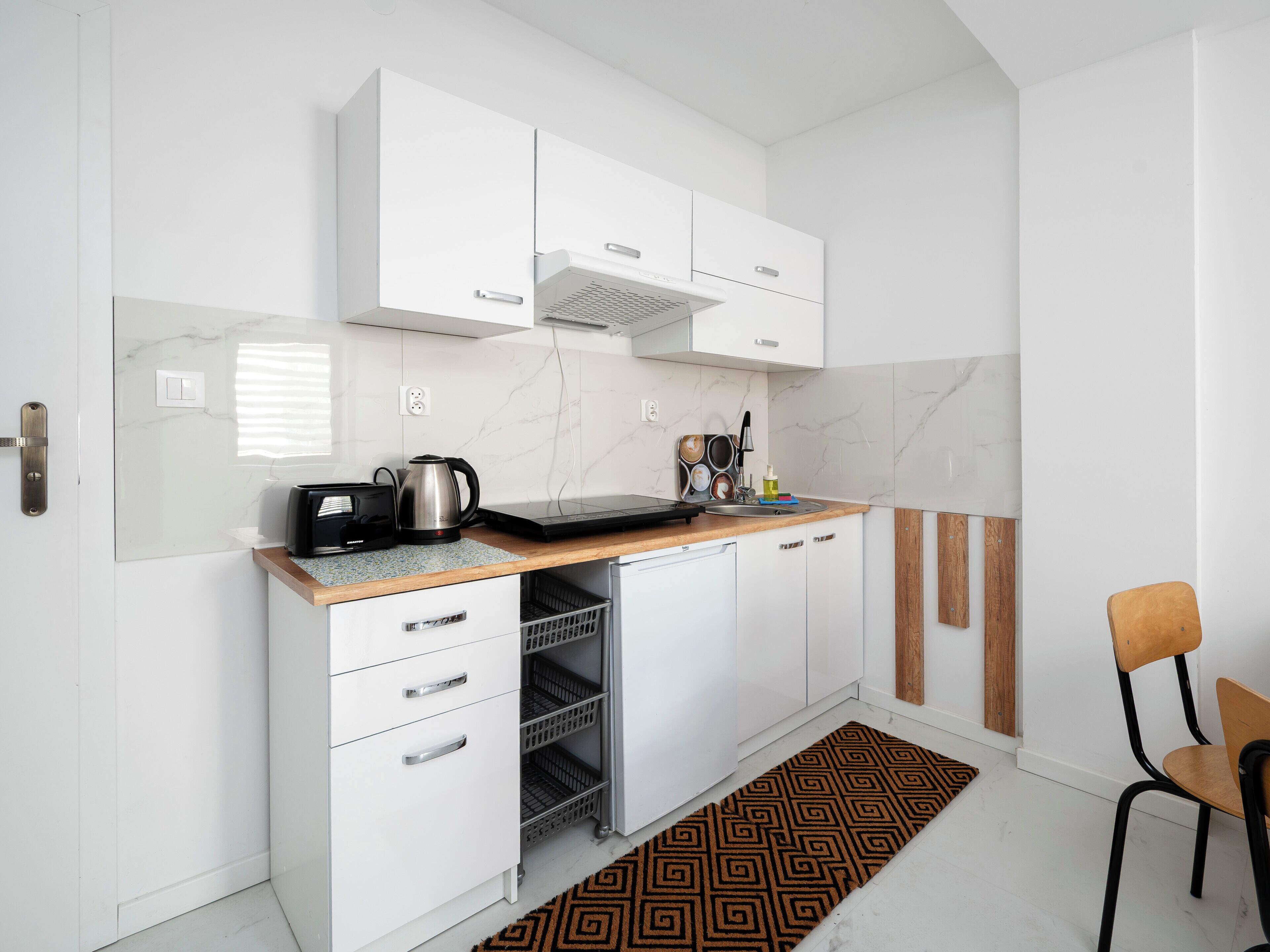 Geladeira, cooktop, torradeira